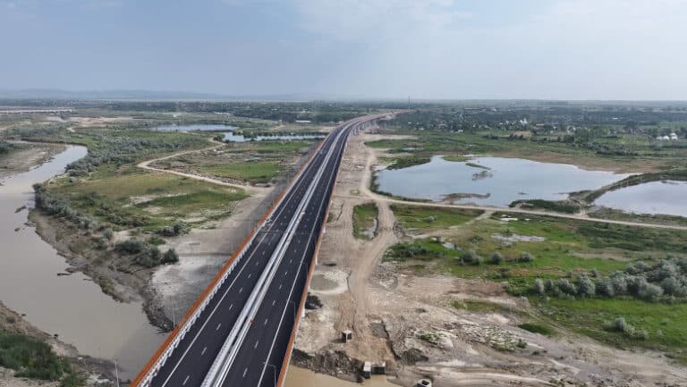 Autostrada Moldovei A7: S-a deschis circulației al doilea cel mai lung pod rutier din țară.