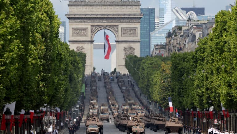 Parada militară de Ziua Franței: o demonstrație impresionantă în stil de operațiune militară, cu invitați de seamă.