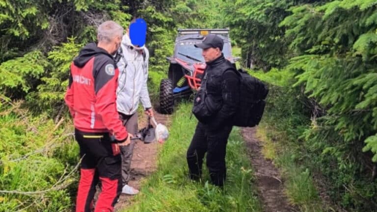 Salvarea dramatică a trei ucraineni din munții Maramureșului: unul se află în stare gravă.