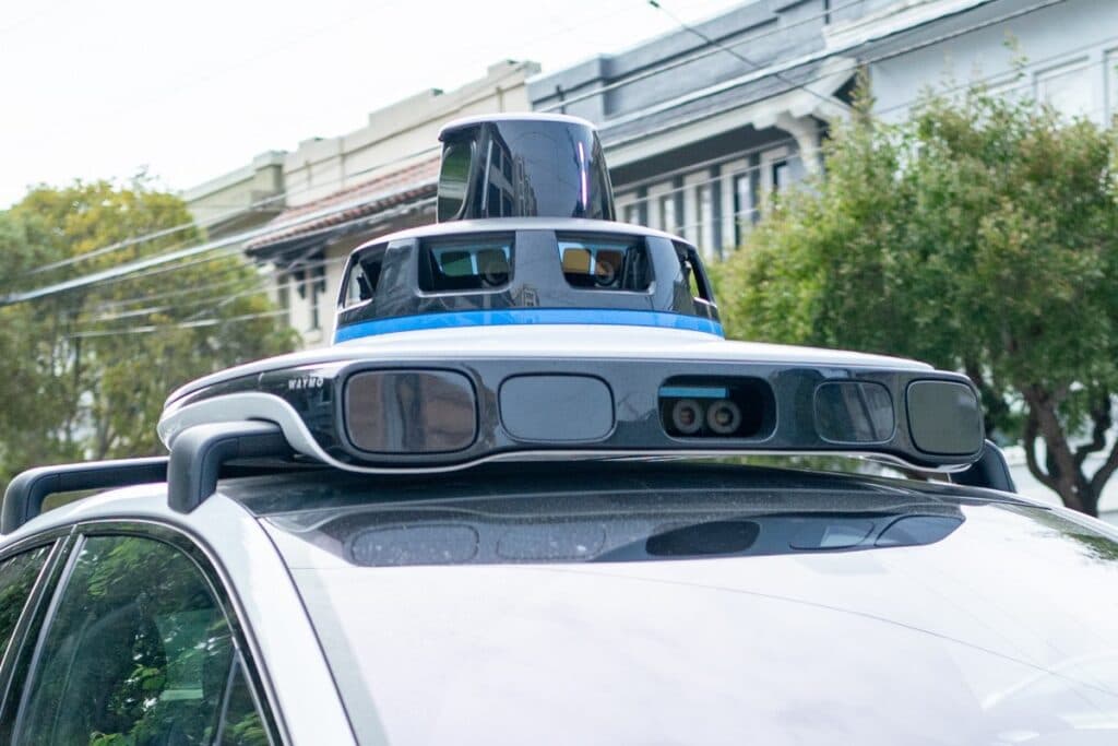 Waymo colaborează cu Avis pentru gestionarea flotei de robotaxiuri în Dallas