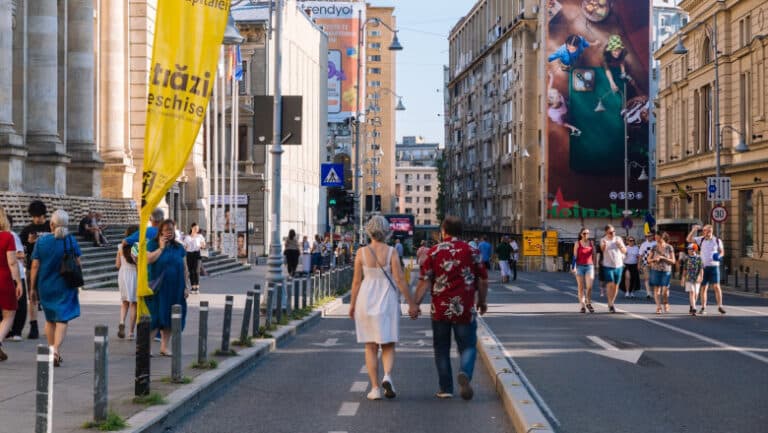 Calea Victoriei se transformă într-un paradis al pietonilor: distracție pe stradă și rute lungi prin Piața Amzei și Christian Tell.
