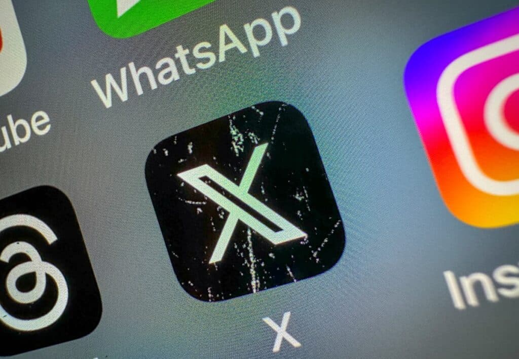 X suspendă conturile Reuters în India.