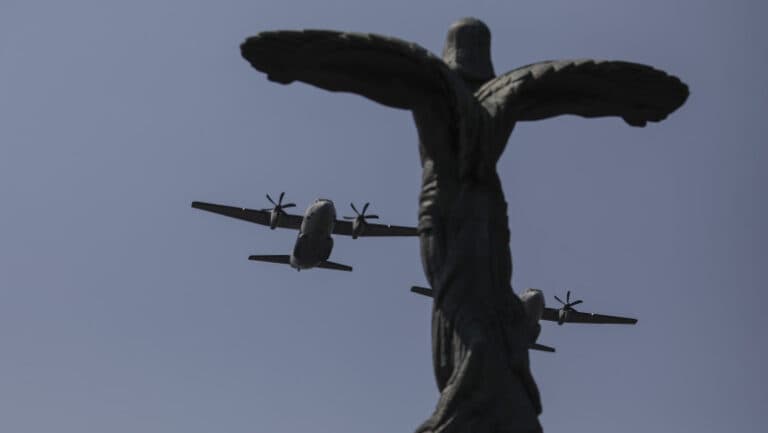 Spectacol aerian deasupra Capitalei: Duminică sărbătorim Ziua Aviației Române cu o demonstrație impresionantă.
