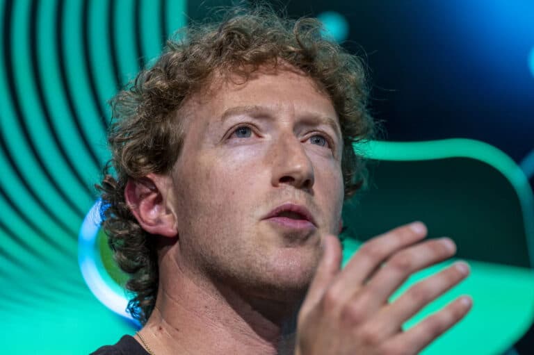 Zuckerberg sugerează că Meta nu va face publice toate modelele sale de inteligență artificială „superinteligentă”