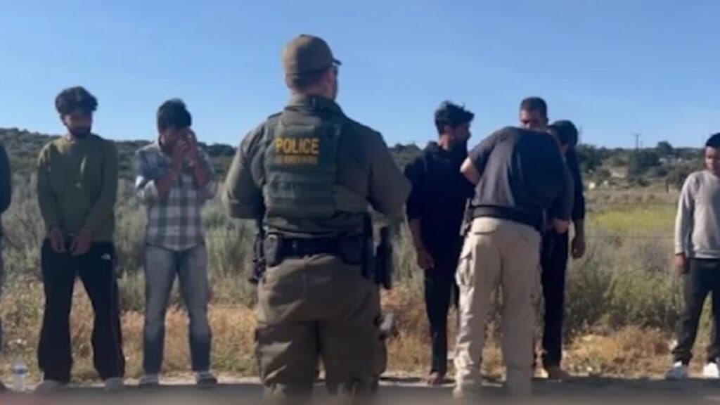 14 cetățeni români arestați în SUA se confruntă cu riscul deportării după ce au pătruns ilegal pe teritoriul american