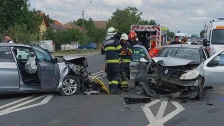 Coliziune devastatoare în Timiș: Trei femei transportate de urgență la spital în urma unui accident în care au fost implicate patru mașini