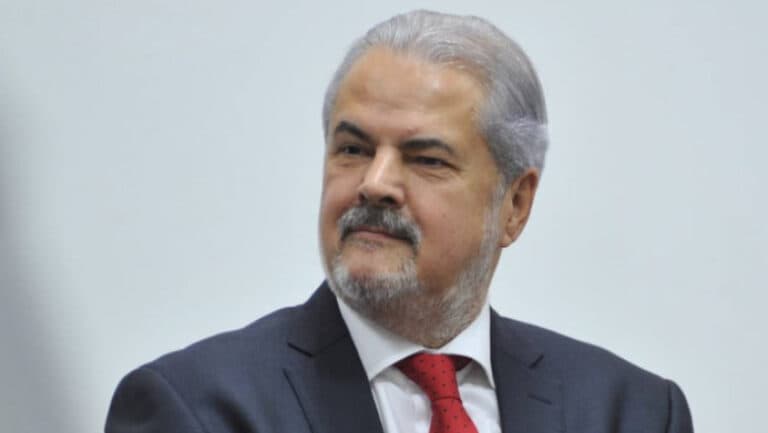Adrian Năstase își exprimă dezamăgirea față de românii care nu au respectat memoria lui Ion Iliescu, etichetându-i drept „progresiști”
