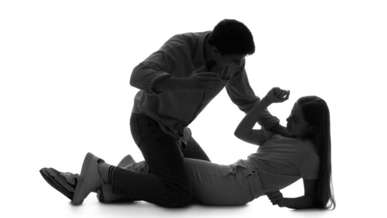 Agenția pentru Egalitatea de Șanse între Femei și Bărbați pledează pentru includerea femicidului în Codul Penal