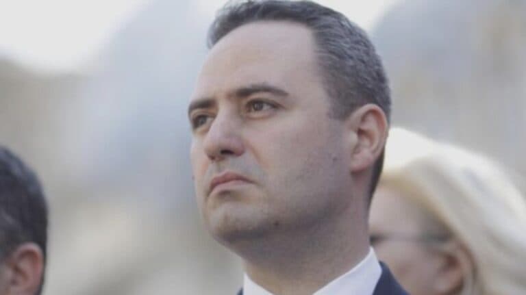 Alexandru Nazare, ministru de Finanțe, este implicat într-o anchetă internațională pentru crime împotriva umanității