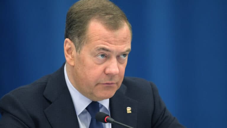 Medvedev lansează un avertisment după ce Rusia a renunțat la moratoriul privind rachetele nucleare cu rază scurtă și medie