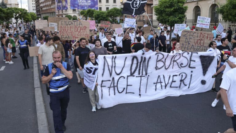 ANOSR: Reducerea drastică a burselor va afecta 44.000 de studenți, în contextul unei finanțări continue insuficiente