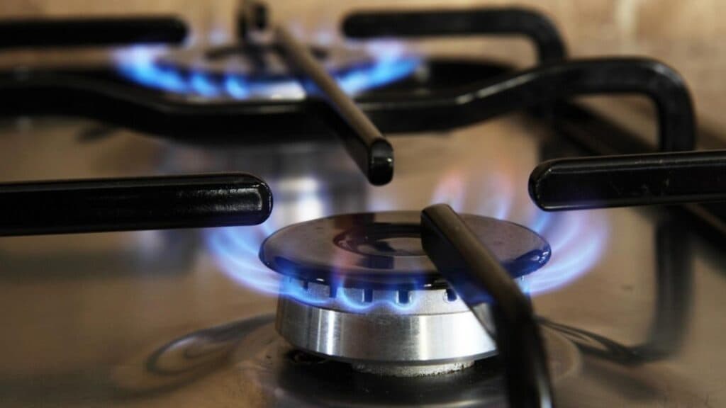 Aragaz electric sau pe gaz: Cum să te ferești de creșterea bruscă a facturilor la energie – ANALIZĂ DETALIATĂ