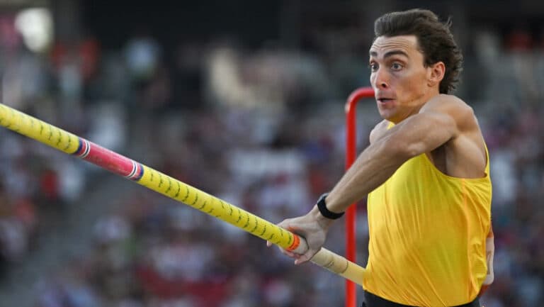 Armand Duplantis a realizat o nouă performanță impresionantă în săritura cu prăjina la Budapesta, stabilind un record mondial pentru a 13-a oară