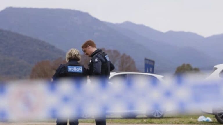 Atac tragic în Australia: doi polițiști și-au pierdut viața, iar un al treilea este în stare gravă – autoritățile îl caută pe agresor