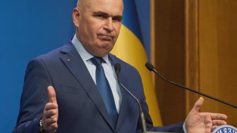 Bolojan, „emblema austerității”, vorbește pentru Bloomberg: „Următoarele șase luni sunt esențiale. Am fi ajuns la un colaps total.”