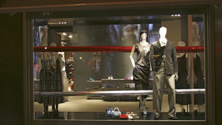 Un brand de lux sancționat cu 3,5 milioane de euro pentru condiții de muncă ilegale