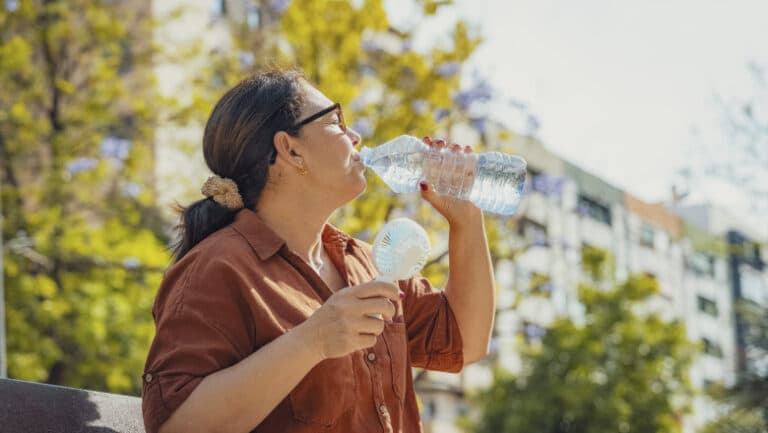 Pericolele caniculei pentru diabetici: Sfaturi esențiale de la specialiști pentru a preveni complicațiile estivale