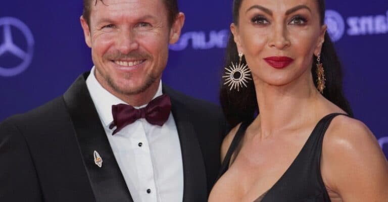 Tradiția anuală a Mihaelei Rădulescu și a lui Felix Baumgartner: „Împodobim grădina cu copaci și flori de ziua noastră.”