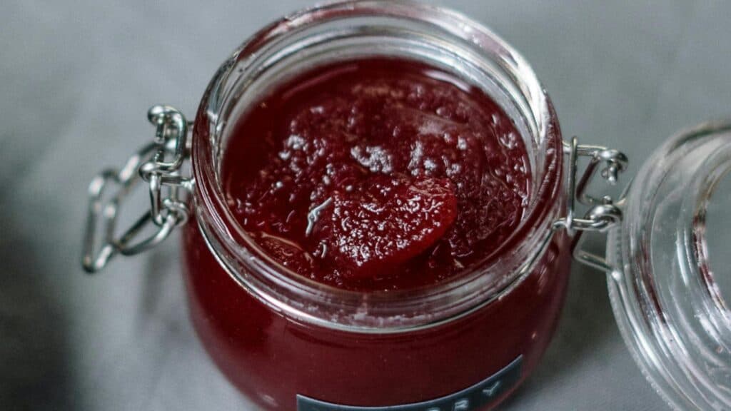 Descoperă mirodenia perfectă pentru a transforma dulceața de prune într-o delicatesă aromatică de neuitat