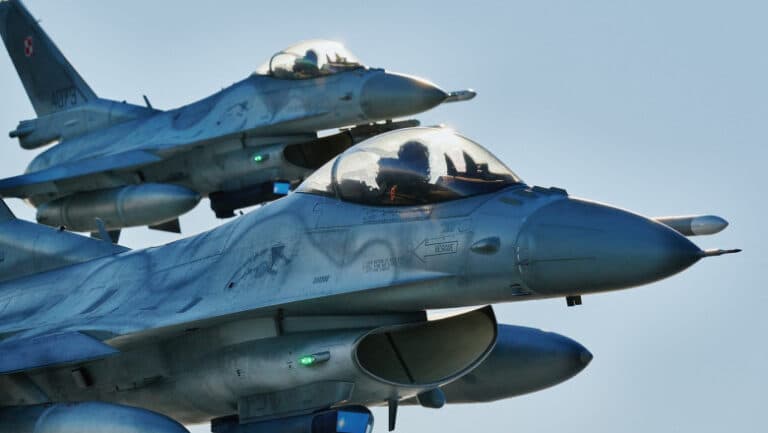 Polonia își revitalizează flota de F-16: cât va investi pentru a răspunde provocărilor actuale?