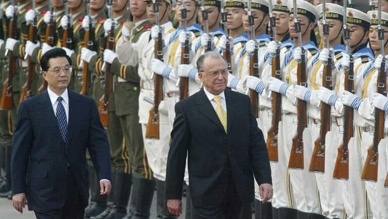 China își exprimă regretul după dispariția lui Ion Iliescu, alături de Rusia, în acest gest de omagiu