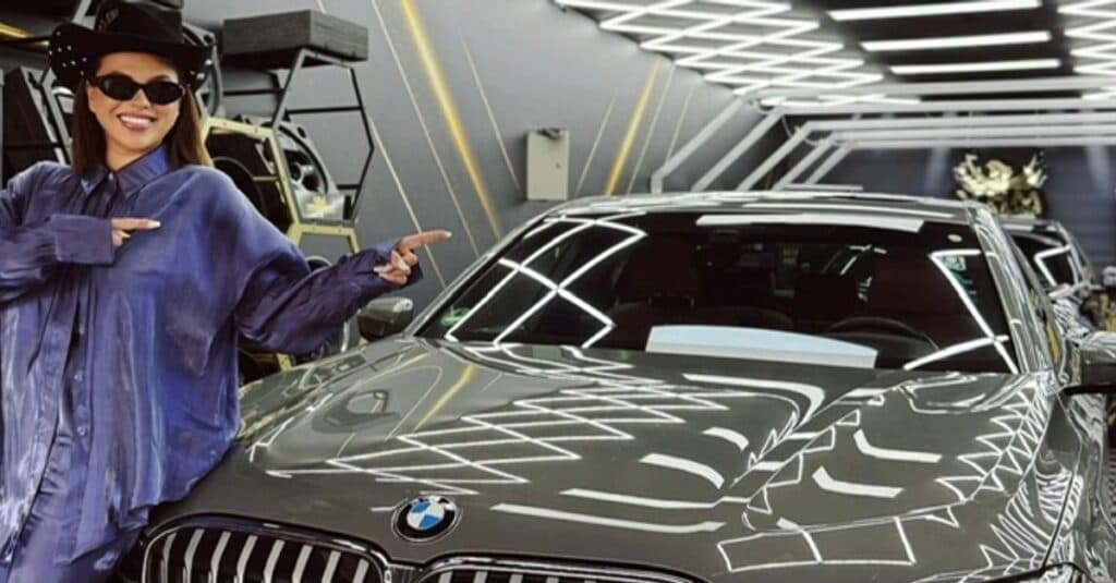 Cristina Vasiu și partenerul ei au achiziționat un automobil de lux de 70.000 de euro pentru a explora Europa. Ce surprize ascunde această bijuterie pe roți? „Am vizitat Amsterdam și Paris.” Care sunt următoarele destinații pe lista lor?