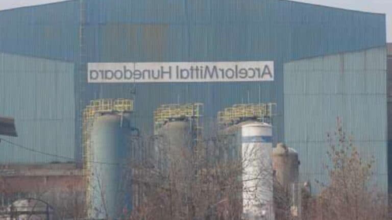 Criza își face simțită prezența: ArcelorMittal Hunedoara suspendă temporar activitatea din cauza costurilor exorbitante la energie și a altor provocări majore