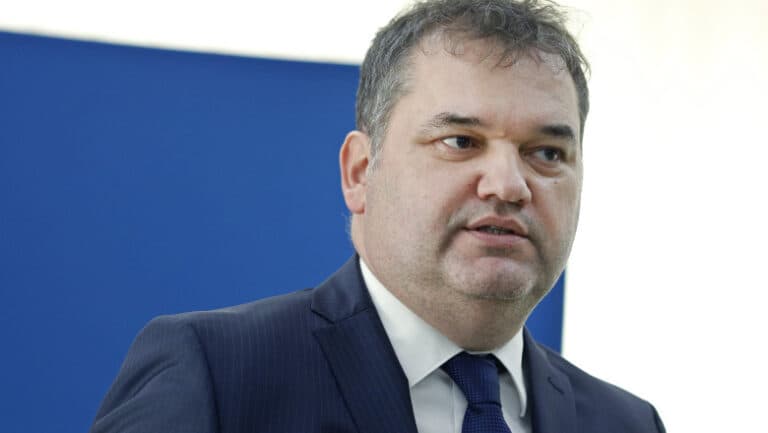 Cseke Attila dezvăluie o tăiere masivă de 40.000 de locuri de muncă în administrația locală, cu un impact financiar anual de 2,2 miliarde de lei