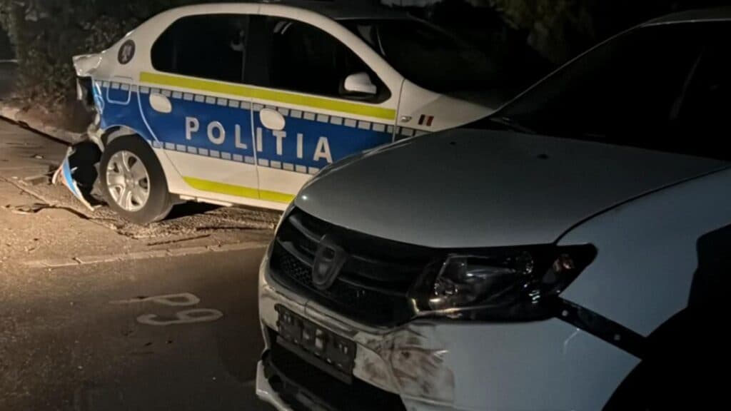 Desfășurarea unei tragedii: Un șofer în stare de ebrietate a distrus bariera Poliției Dolj și a provocat daune la 6 automobile ale forțelor de ordine