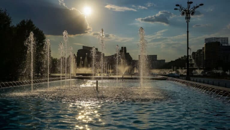 Prognoza vremii pentru weekendul lung în București: noi atenționări meteorologice