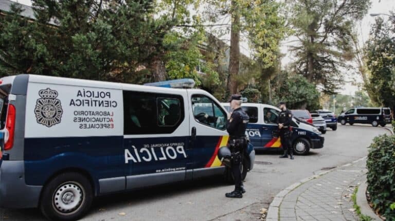Doi români descoperiți fără viață într-o rampă de deșeuri din Spania, suspectați de o moarte brutală