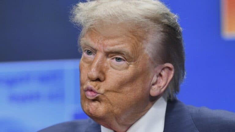Donald Trump exclude impozitarea suplimentară a importurilor din China după discuțiile cu Vladimir Putin în Alaska