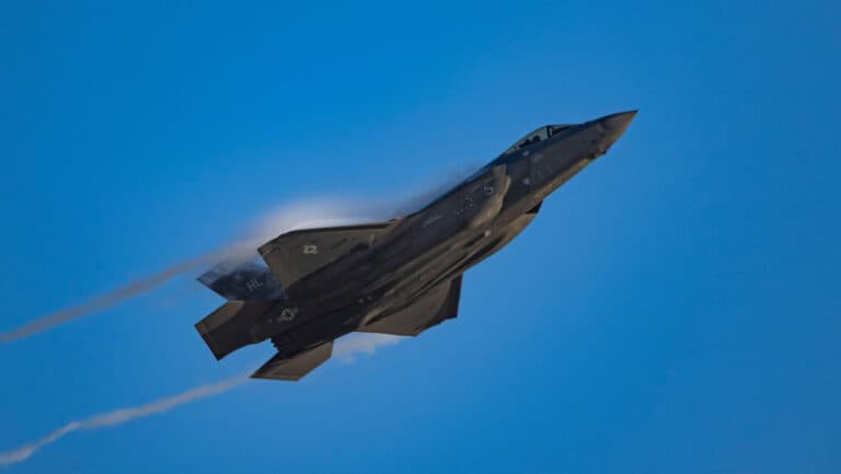 Elveția rămâne hotărâtă să achiziționeze avioane de vânătoare F-35 din SUA, în ciuda costurilor mai ridicate