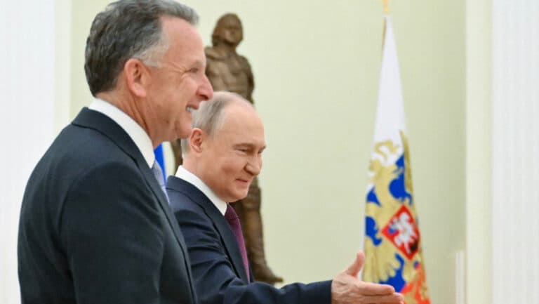 Întâlnirea diplomatică a emisarului lui Trump la Moscova: Steve Witkoff se consultă cu Putin