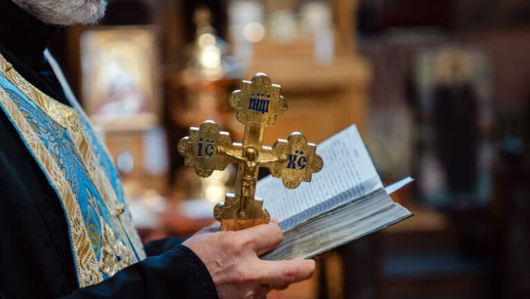 Este potrivit să transmitem „La mulți ani” pe 15 august, de Adormirea Maicii Domnului? Sfaturile preotului pentru sărbătoarea Sfintei Maria
