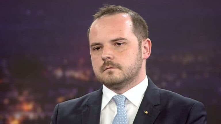 Șeful secției de arși de la Floreasca a fost îndepărtat, nu a demisionat. Rogobete: Bunul-simț nu poate fi inclus într-un ordin de ministru