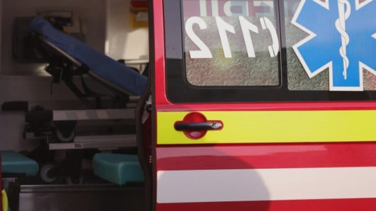 Deflagrație devastatoare într-un apartament din Cernavodă: un bărbat rănit și locatarii evacuați în grabă