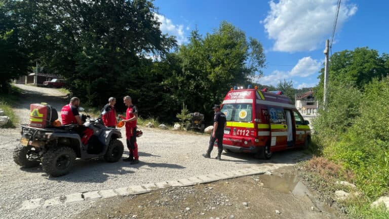 Fată atacată de câini în munții Brașovului: Recomandările salvamontiștilor pentru siguranța ta