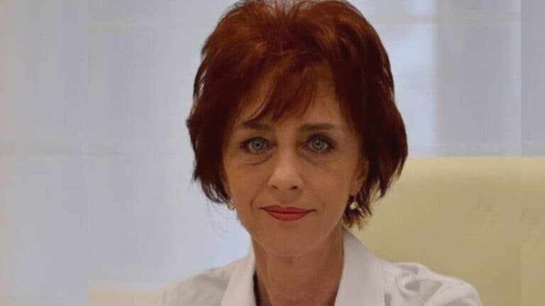 Flavia Groșan revine în atenție! ”A întreținut relații intime cu partenera vaccinată și a început să resimtă dureri în piept.” Colegiul Medicilor demarează o anchetă disciplinară
