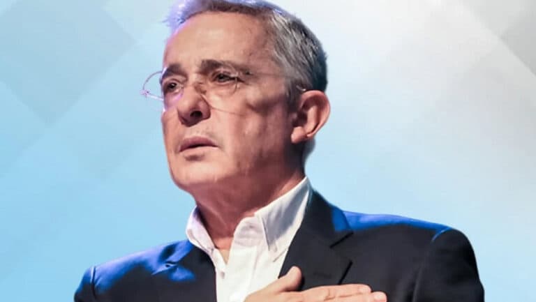 Alvaro Uribe, fost lider al Columbiei, a primit 12 ani de restricții la domiciliu