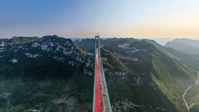 Italia și China: O competiție grandioasă între cel mai înalt și cel mai lung pod din lume – redefinirea ingineriei civile