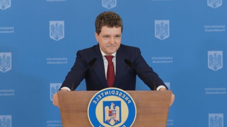 Motivul absenței lui Nicușor Dan de la sărbătoarea Marinei: Momente surprinse alături de familia sa la o mănăstire