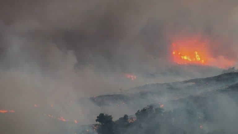 Incendii devastatoare în Turcia: Peste 250 de oameni evacuați dintr-o destinație turistică