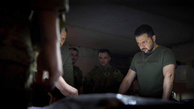 Zelenski, în vizită la o tabără militară din Harkov: declarații surprinzătoare despre „mercenarii” chinezi și pakistanezi care se alătură Rusiei