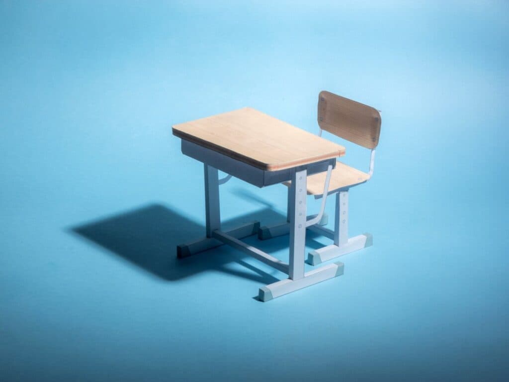 NotebookLM de la Google devine accesibil și pentru tineri, în contextul intensificării competiției în domeniul educației AI