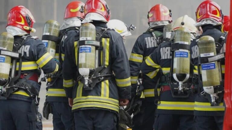 Flăcări într-un edificiu de birouri din Timișoara! 25 de persoane s-au evacuat de urgență