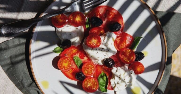 Dieta mediteraneană săracă în calorii și exercițiile fizice: soluții pentru reducerea riscului de diabet