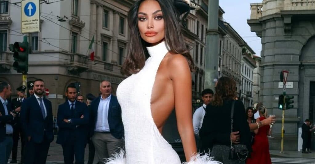 Mădălina Ghenea strălucește la piscină cu o apariție spectaculoasă de ziua ei de 38 de ani, surprinsă fără sutien