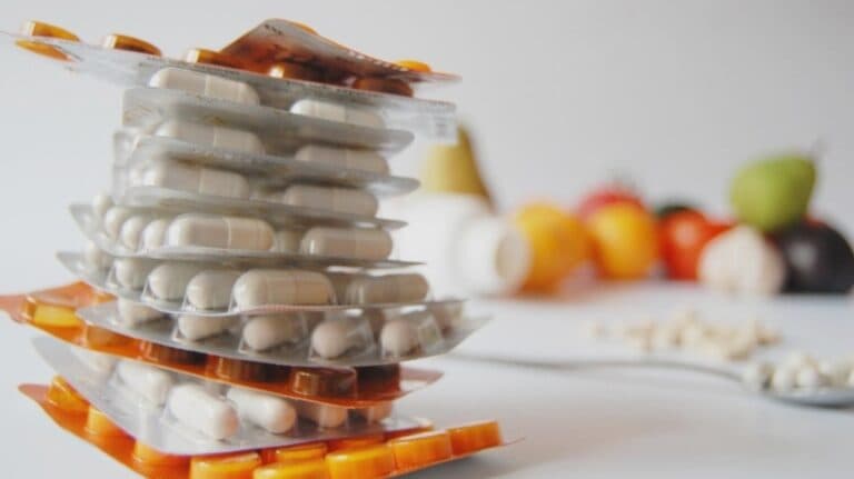 Creșterea prețurilor la medicamentele compensate: descoperă noile costuri ale tratamentelor afectate de deciziile CNAS