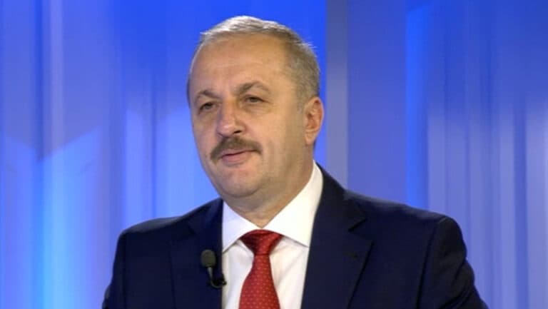 Vasile Dâncu își aduce omagiul lui Ion Iliescu: „Paradoxal, el a fost cel care a contestat capitalismul de cumetrie.”